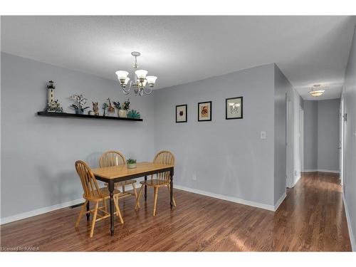 513 Farnham Court, Kingston, ON - Indoor Photo Showing Dining Room