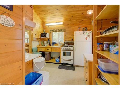 1340 Cannon Trail, Cloyne, ON - Indoor Photo Showing Kitchen