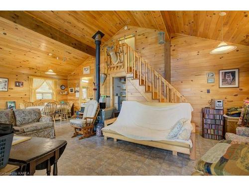 1340 Cannon Trail, Cloyne, ON - Indoor Photo Showing Living Room