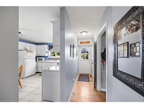 1006 Old Colony Road, Kingston, ON - Indoor Photo Showing Kitchen