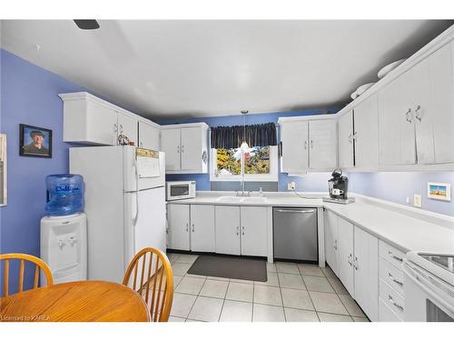 1006 Old Colony Road, Kingston, ON - Indoor Photo Showing Kitchen