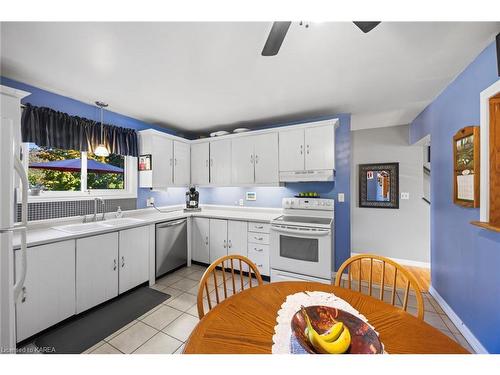 1006 Old Colony Road, Kingston, ON - Indoor Photo Showing Kitchen