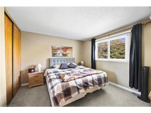 1006 Old Colony Road, Kingston, ON - Indoor Photo Showing Bedroom