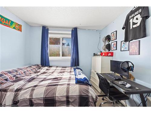 1006 Old Colony Road, Kingston, ON - Indoor Photo Showing Bedroom