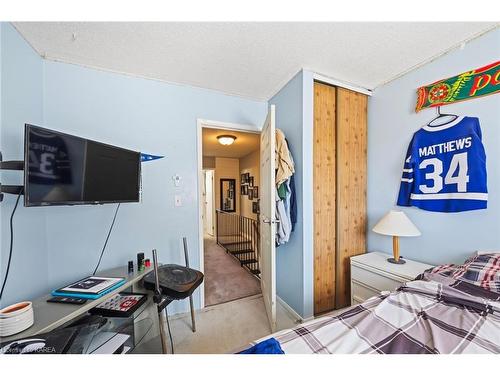 1006 Old Colony Road, Kingston, ON - Indoor Photo Showing Bedroom