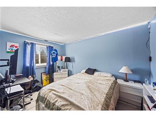 1006 Old Colony Road, Kingston, ON - Indoor Photo Showing Bedroom