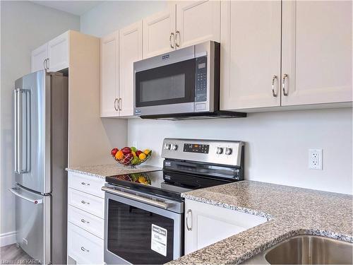 6 Lowry Place, Amherstview, ON - Indoor Photo Showing Kitchen With Upgraded Kitchen