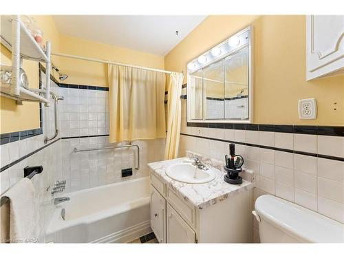 203 Arnold Street, Kingston, ON - Indoor Photo Showing Bathroom