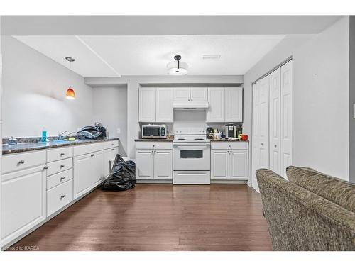 513 Grandtrunk Avenue, Kingston, ON - Indoor Photo Showing Kitchen