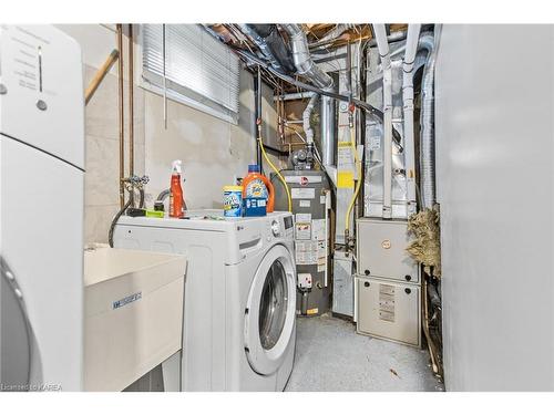 513 Grandtrunk Avenue, Kingston, ON - Indoor Photo Showing Laundry Room