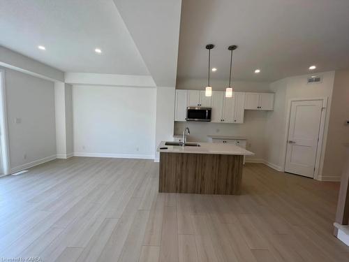 1433 Summer Street, Kingston, ON - Indoor Photo Showing Kitchen