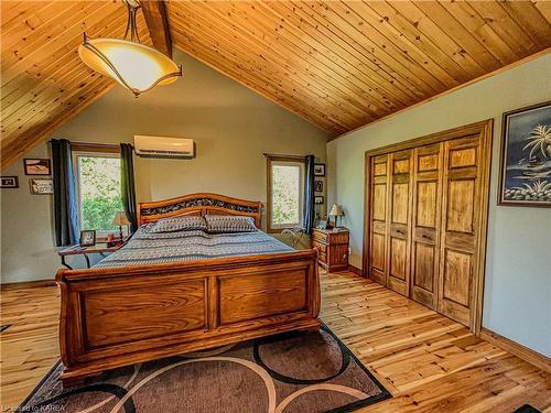 1977 Thorpe Road, Odessa, ON - Indoor Photo Showing Bedroom