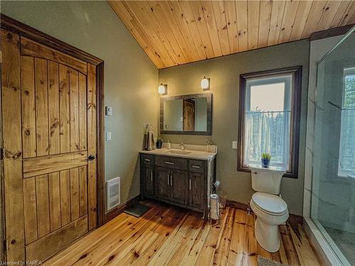 1977 Thorpe Road, Odessa, ON - Indoor Photo Showing Bathroom