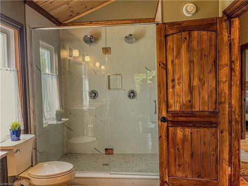 1977 Thorpe Road, Odessa, ON - Indoor Photo Showing Bathroom