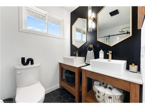 1684 Battersea Road, Kingston, ON - Indoor Photo Showing Bathroom