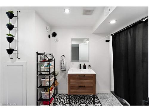 1684 Battersea Road, Kingston, ON - Indoor Photo Showing Bathroom