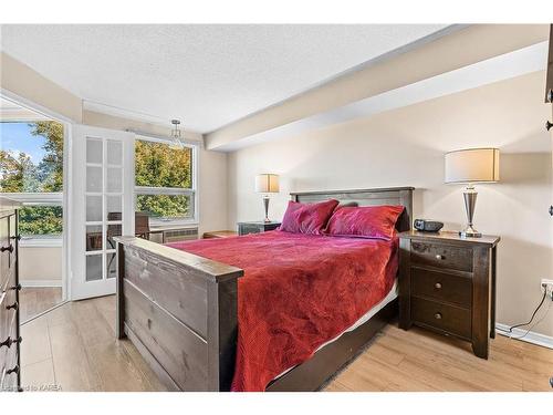 409-675 Davis Drive, Kingston, ON - Indoor Photo Showing Bedroom