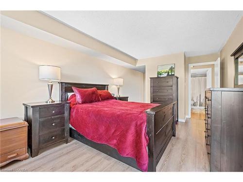 409-675 Davis Drive, Kingston, ON - Indoor Photo Showing Bedroom