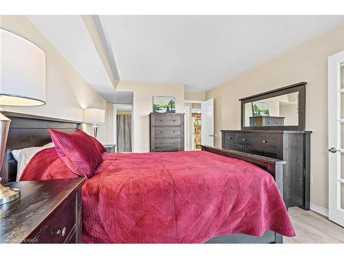 409-675 Davis Drive, Kingston, ON - Indoor Photo Showing Bedroom