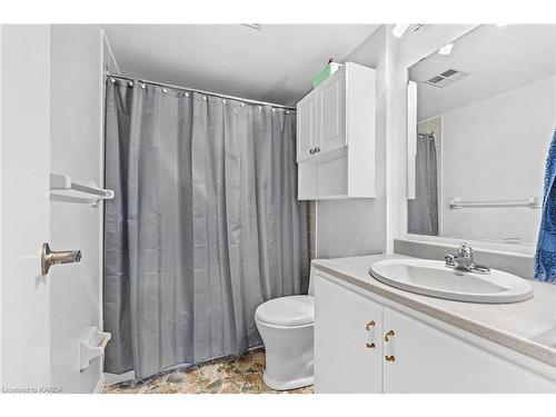 409-675 Davis Drive, Kingston, ON - Indoor Photo Showing Bathroom