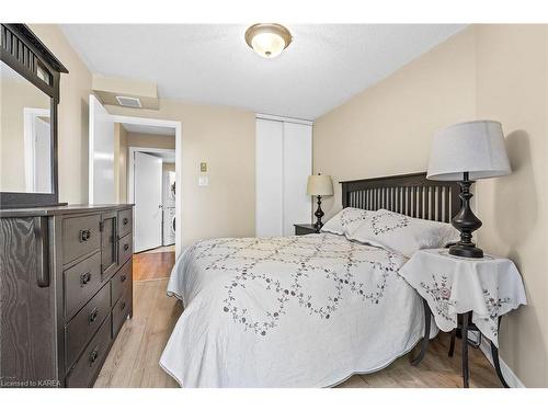 409-675 Davis Drive, Kingston, ON - Indoor Photo Showing Bedroom