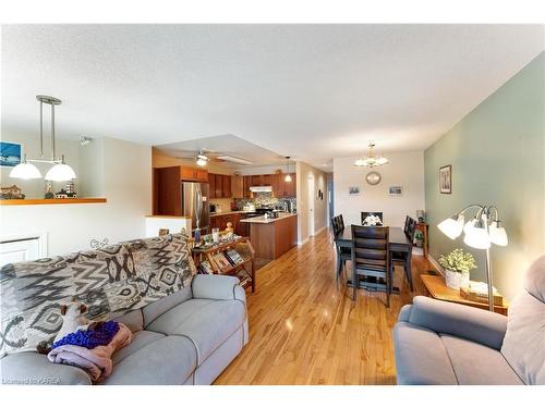 1072 Featherstone Court, Kingston, ON - Indoor Photo Showing Living Room