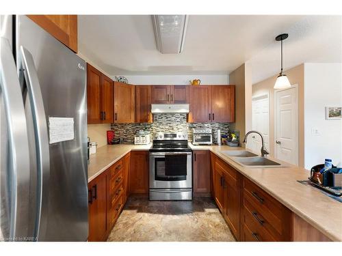 1072 Featherstone Court, Kingston, ON - Indoor Photo Showing Kitchen With Double Sink With Upgraded Kitchen