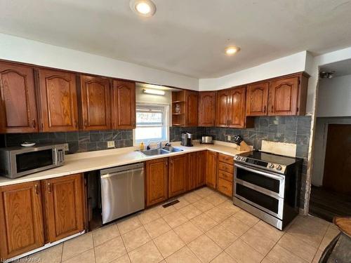 22 King St E, Lansdowne, ON - Indoor Photo Showing Kitchen With Double Sink