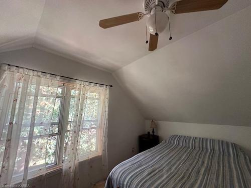 22 King St E, Lansdowne, ON - Indoor Photo Showing Bedroom