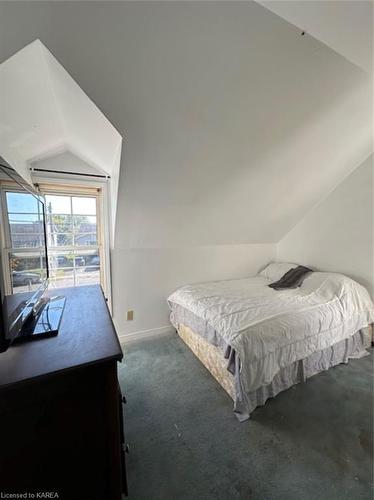 22 King St E, Lansdowne, ON - Indoor Photo Showing Bedroom