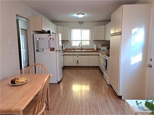 1076 Hickorywood Crescent, Kingston, ON - Indoor Photo Showing Kitchen