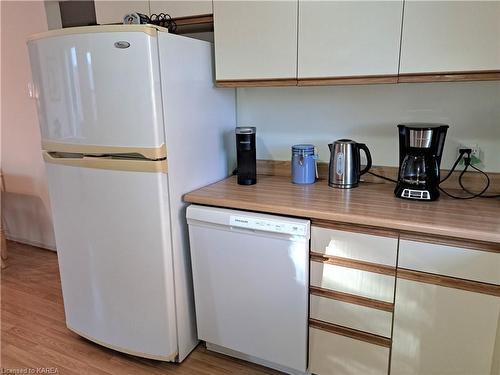 1076 Hickorywood Crescent, Kingston, ON - Indoor Photo Showing Kitchen