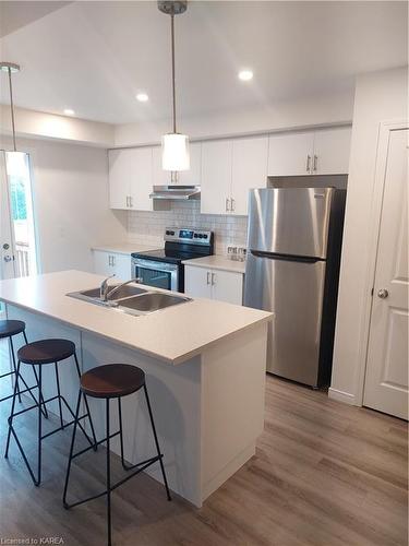 1642 Hetherington Drive, Peterborough, ON - Indoor Photo Showing Kitchen With Double Sink With Upgraded Kitchen