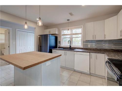 98 Main Street, Odessa, ON - Indoor Photo Showing Kitchen