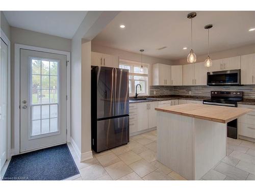 98 Main Street, Odessa, ON - Indoor Photo Showing Kitchen