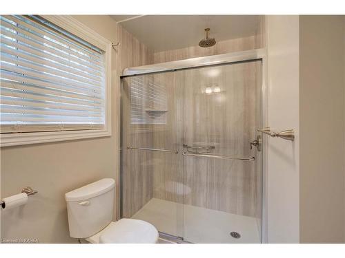 98 Main Street, Odessa, ON - Indoor Photo Showing Bathroom