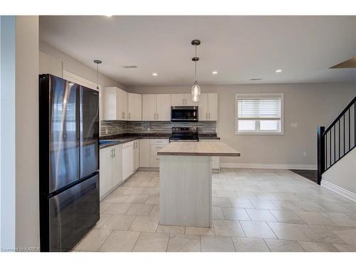 98 Main Street, Odessa, ON - Indoor Photo Showing Kitchen