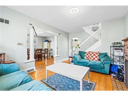 258 Raglan Road, Kingston, ON - Indoor Photo Showing Living Room