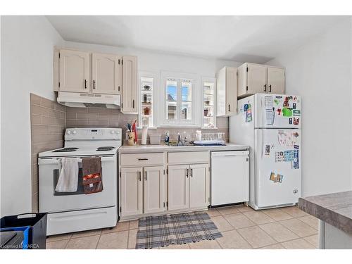 258 Raglan Road, Kingston, ON - Indoor Photo Showing Kitchen