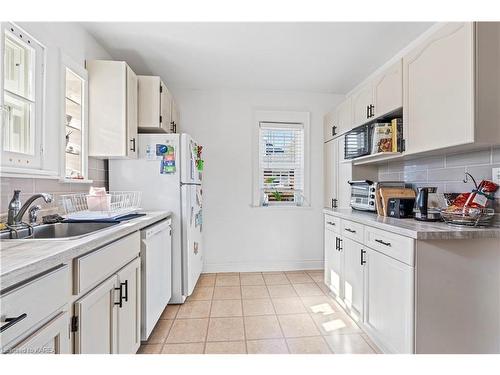 258 Raglan Road, Kingston, ON - Indoor Photo Showing Kitchen