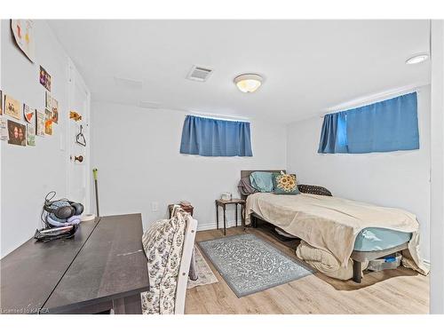 258 Raglan Road, Kingston, ON - Indoor Photo Showing Bedroom