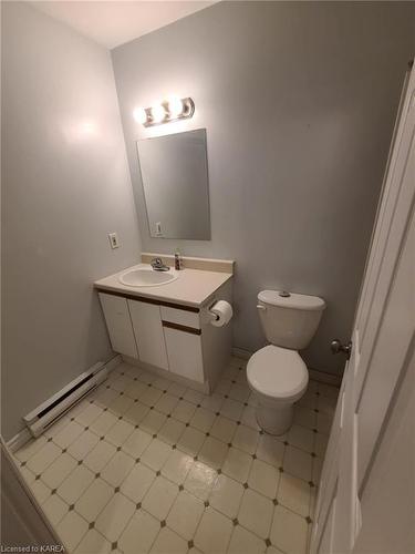 404-550 Talbot Place, Gananoque, ON - Indoor Photo Showing Bathroom