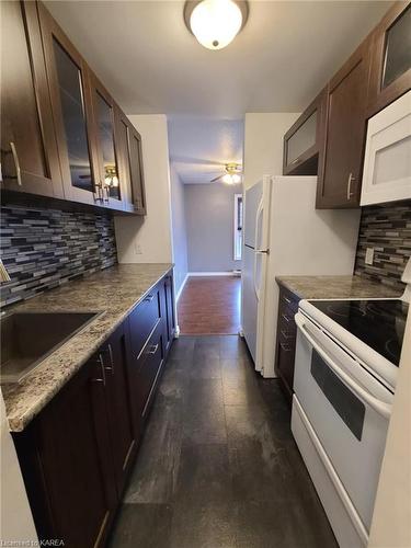 404-550 Talbot Place, Gananoque, ON - Indoor Photo Showing Kitchen