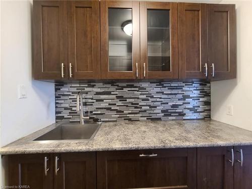 404-550 Talbot Place, Gananoque, ON - Indoor Photo Showing Kitchen