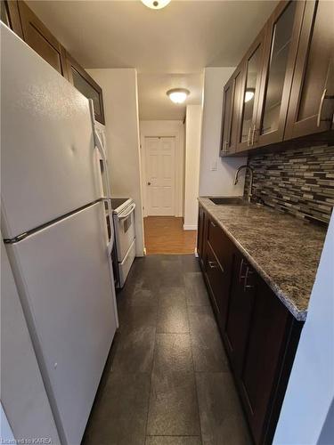 404-550 Talbot Place, Gananoque, ON - Indoor Photo Showing Kitchen