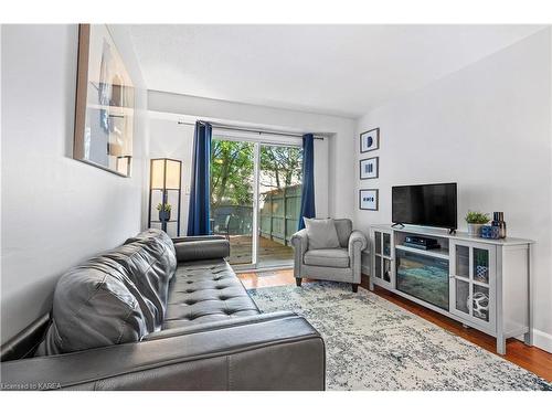 757 Littlestone Crescent, Kingston, ON - Indoor Photo Showing Living Room