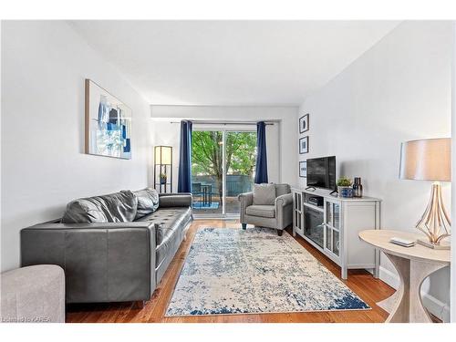 757 Littlestone Crescent, Kingston, ON - Indoor Photo Showing Living Room