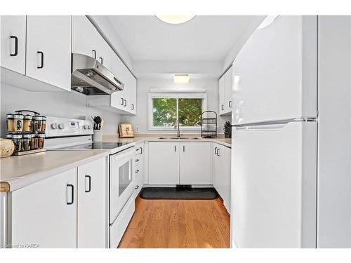 757 Littlestone Crescent, Kingston, ON - Indoor Photo Showing Kitchen