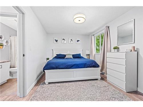 757 Littlestone Crescent, Kingston, ON - Indoor Photo Showing Bedroom