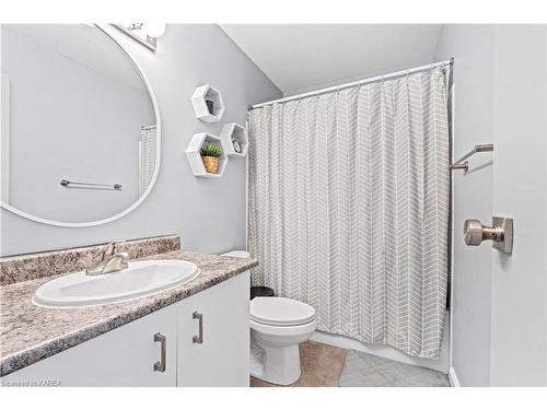 757 Littlestone Crescent, Kingston, ON - Indoor Photo Showing Bathroom